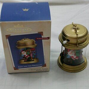 Hallmark - Kris and the Kingles Windup Ornament